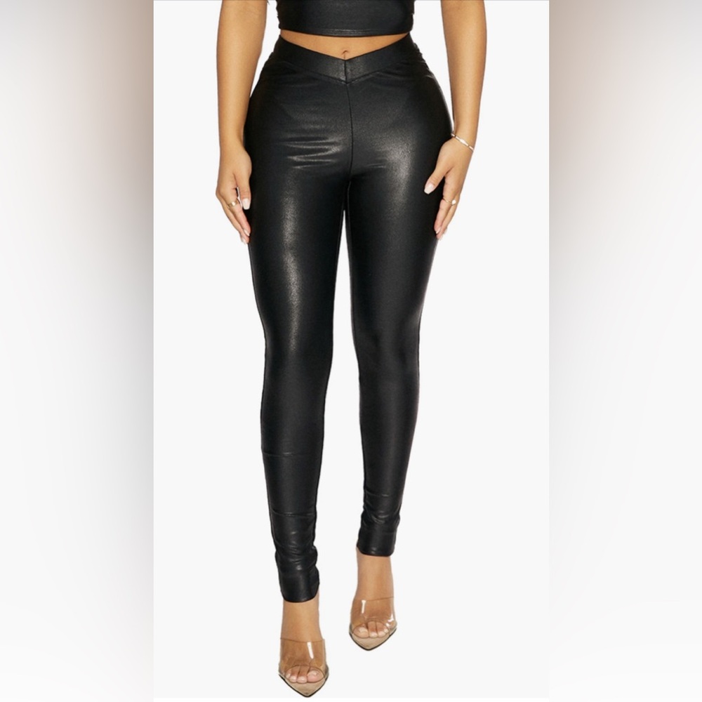 Naked Wardrobe Shiny Black Leggings v cut high waist faux leather M